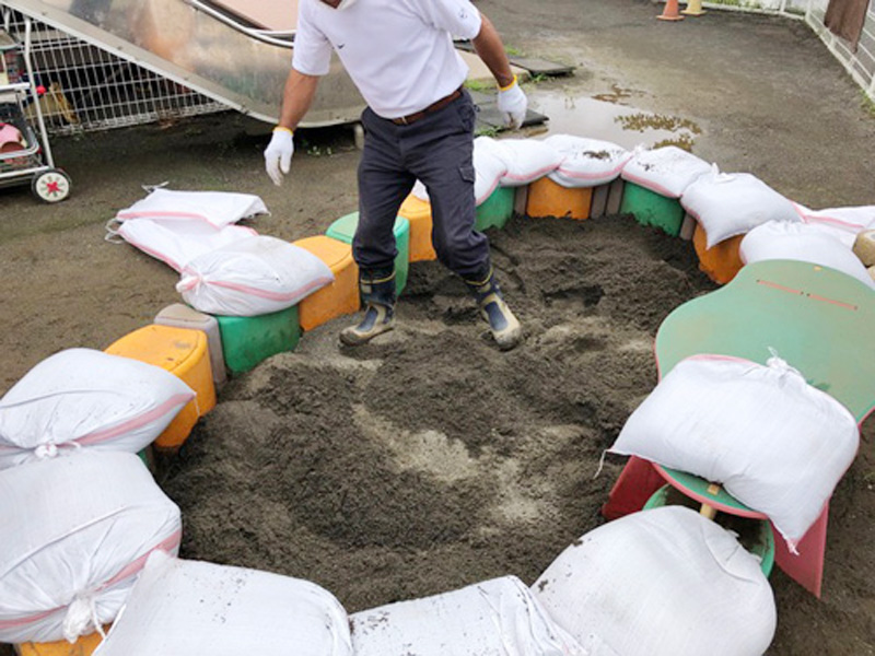 新しい砂を投入